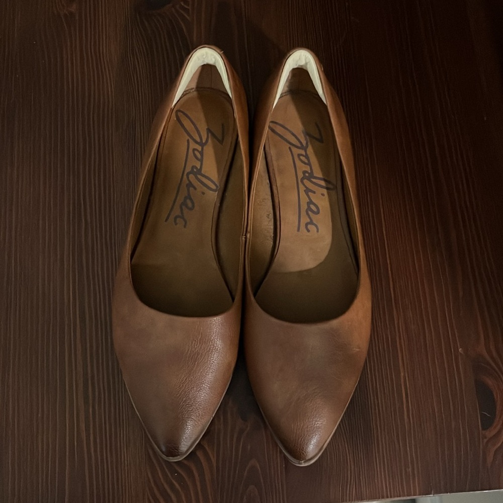 Zodiac Cognac Leather Ballet Flats with Pointed Toe and Sleek Design 9 - Picture 4 of 5